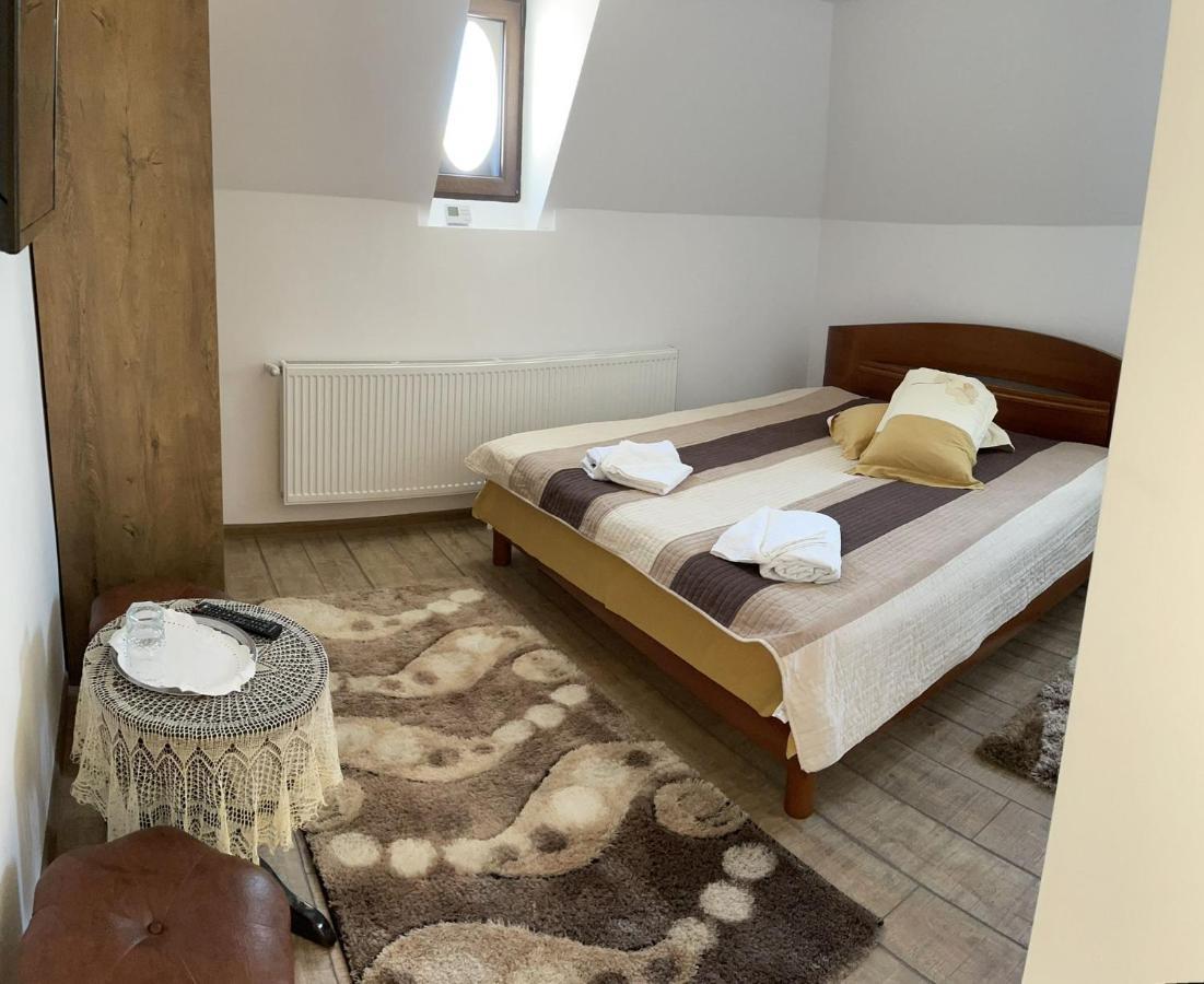 Casa Continentelor Hotel Câmpulung Bagian luar foto