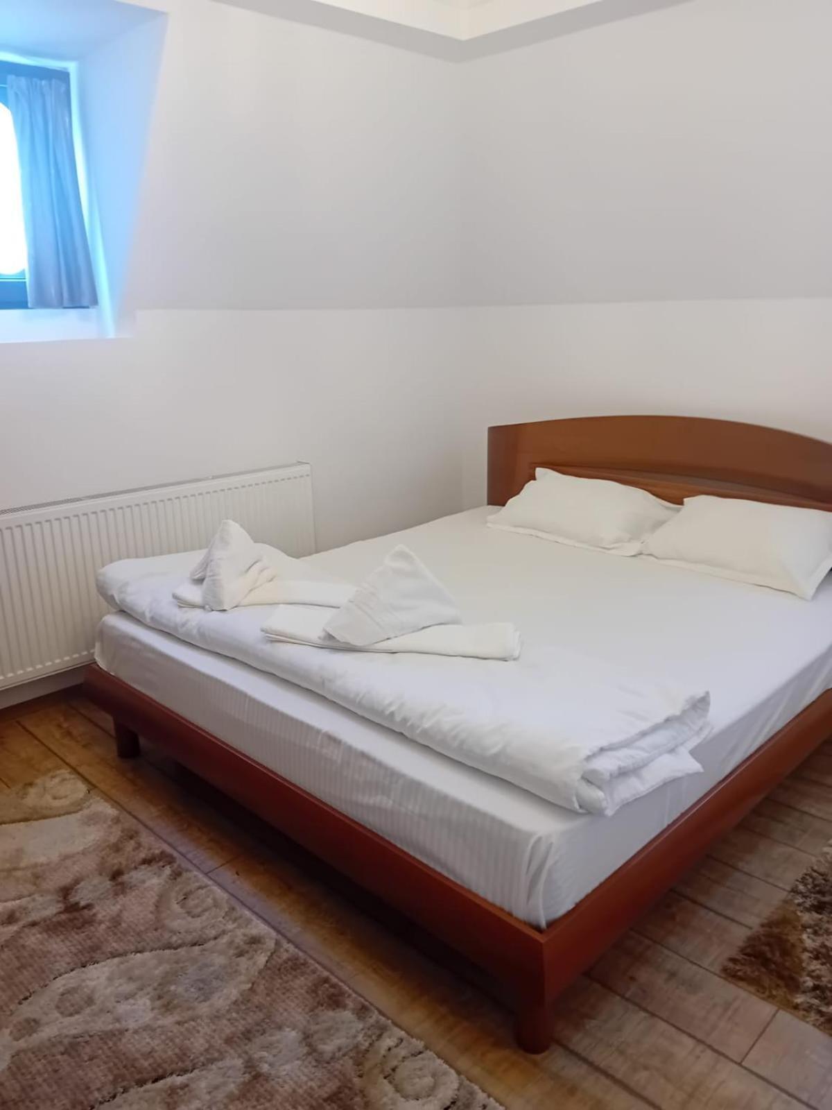Casa Continentelor Hotel Câmpulung Bagian luar foto