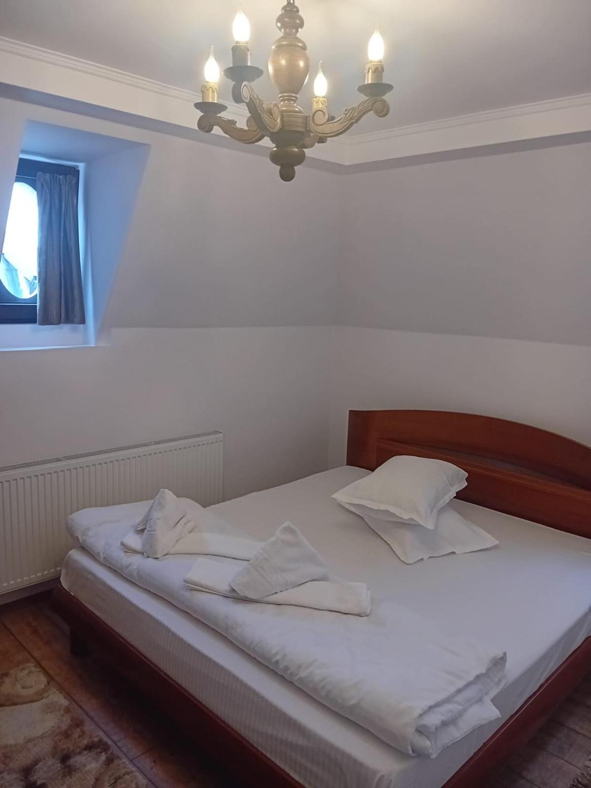 Casa Continentelor Hotel Câmpulung Bagian luar foto